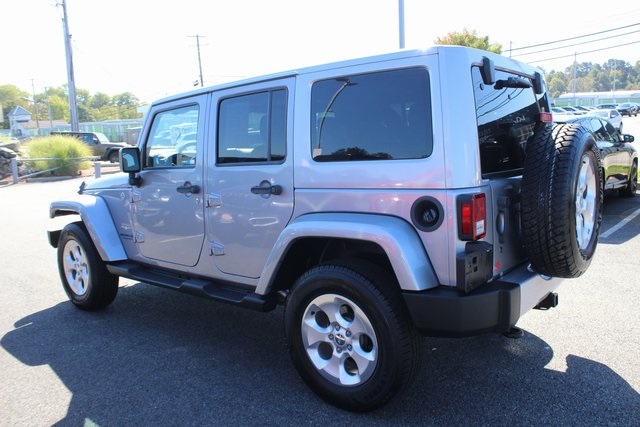 2015 Jeep Wrangler Unlimited Sahara photo 19