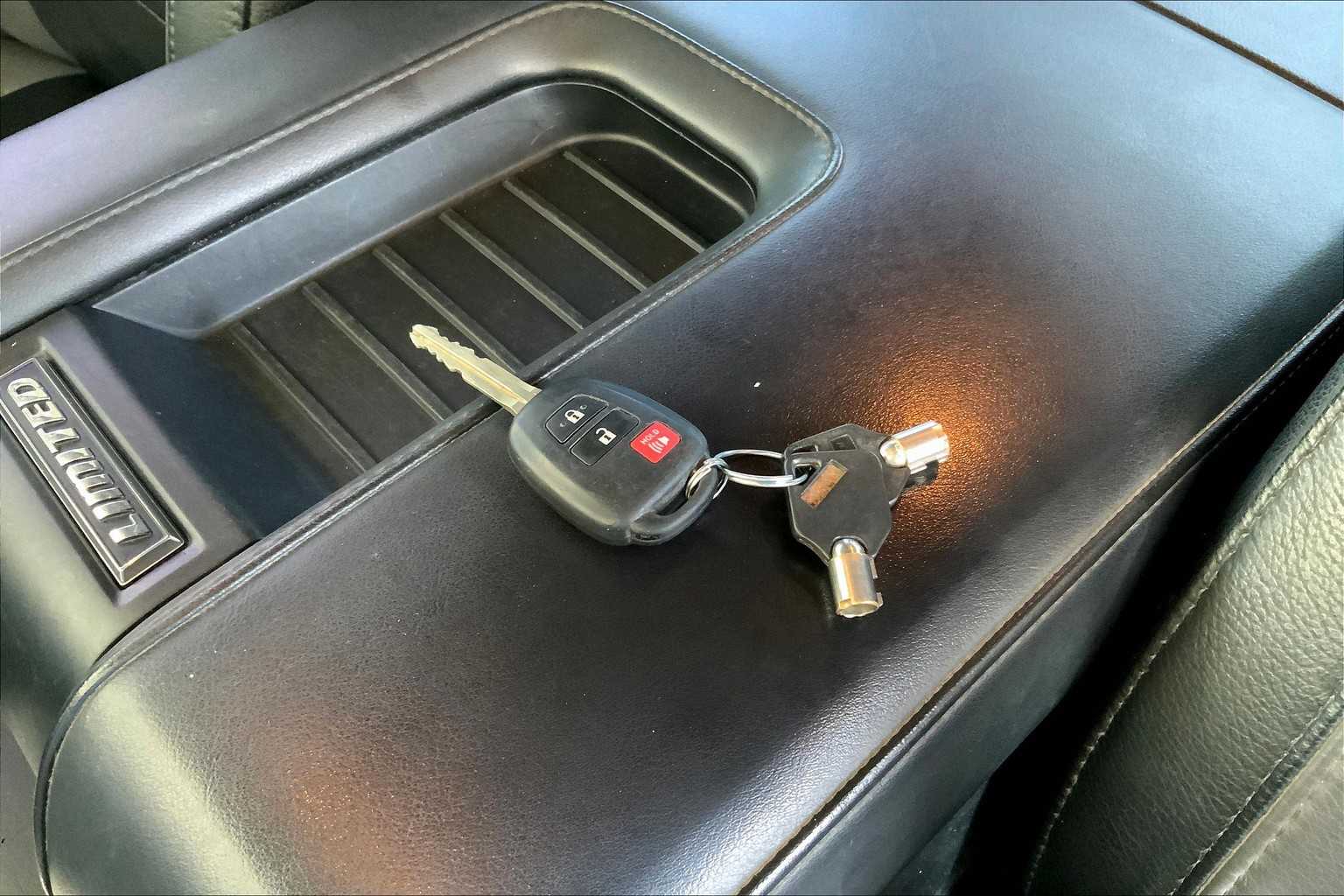 2018 Toyota Tundra Limited CrewMax photo 13