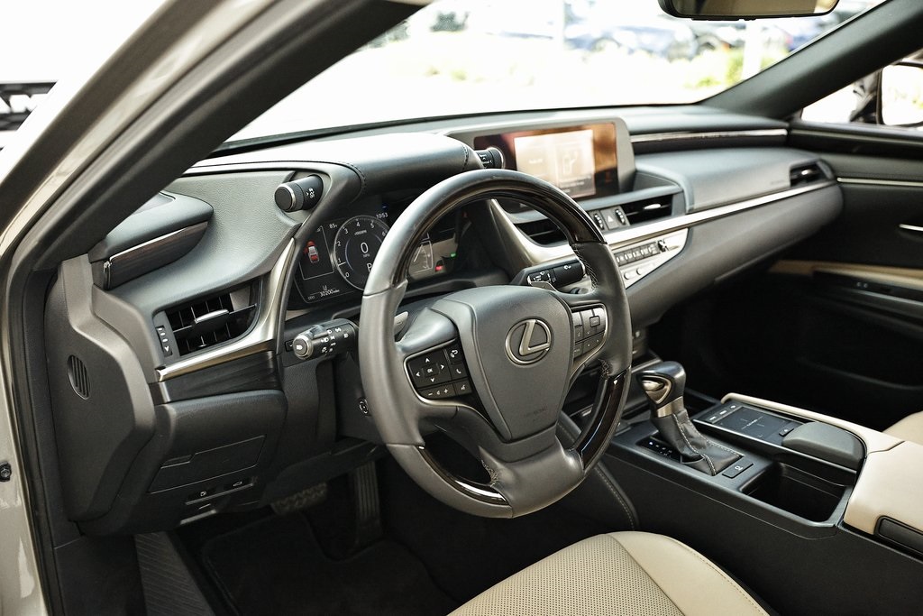 2019 Lexus ES 350 photo 16