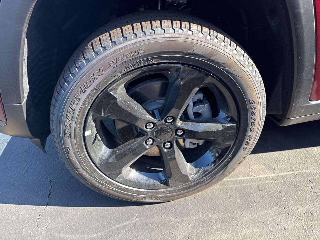 2025 Jeep Grand Cherokee Limited photo 3