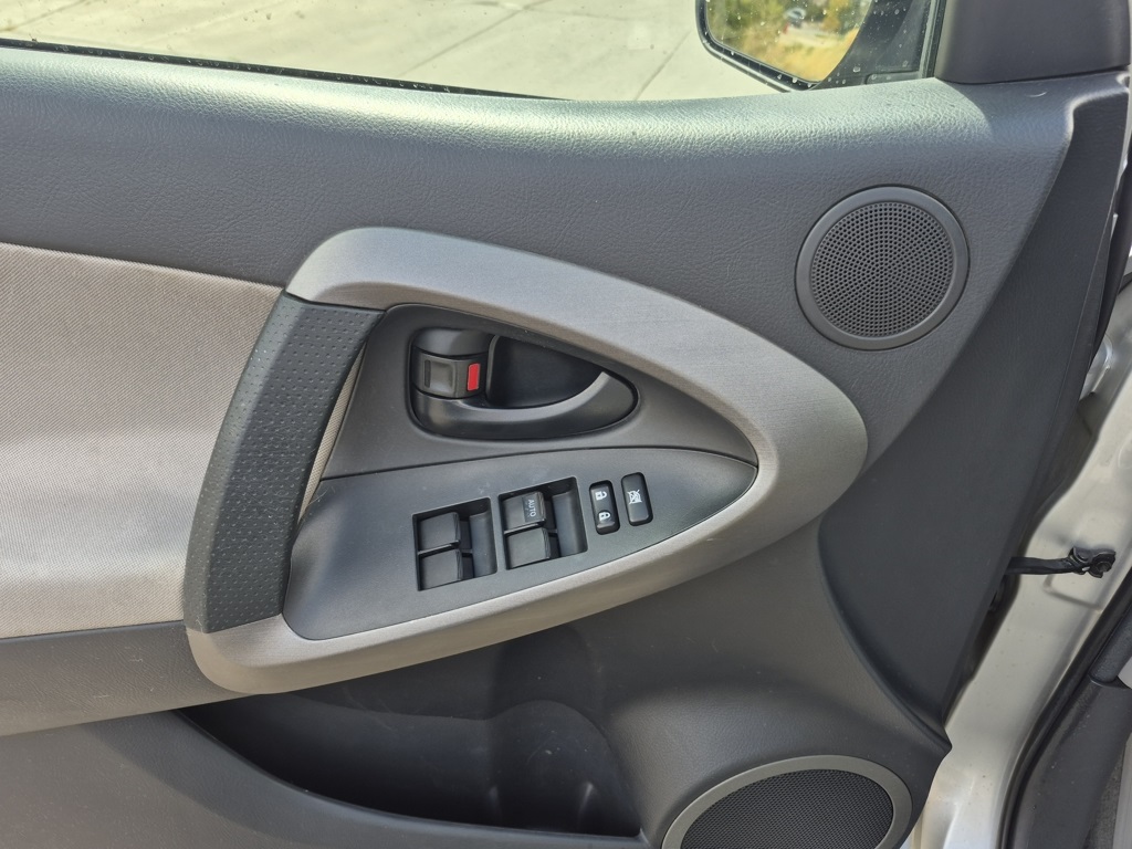 2012 Toyota RAV4 Base photo 12