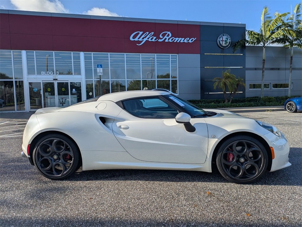 2016 Alfa Romeo 4C Coupe photo 3