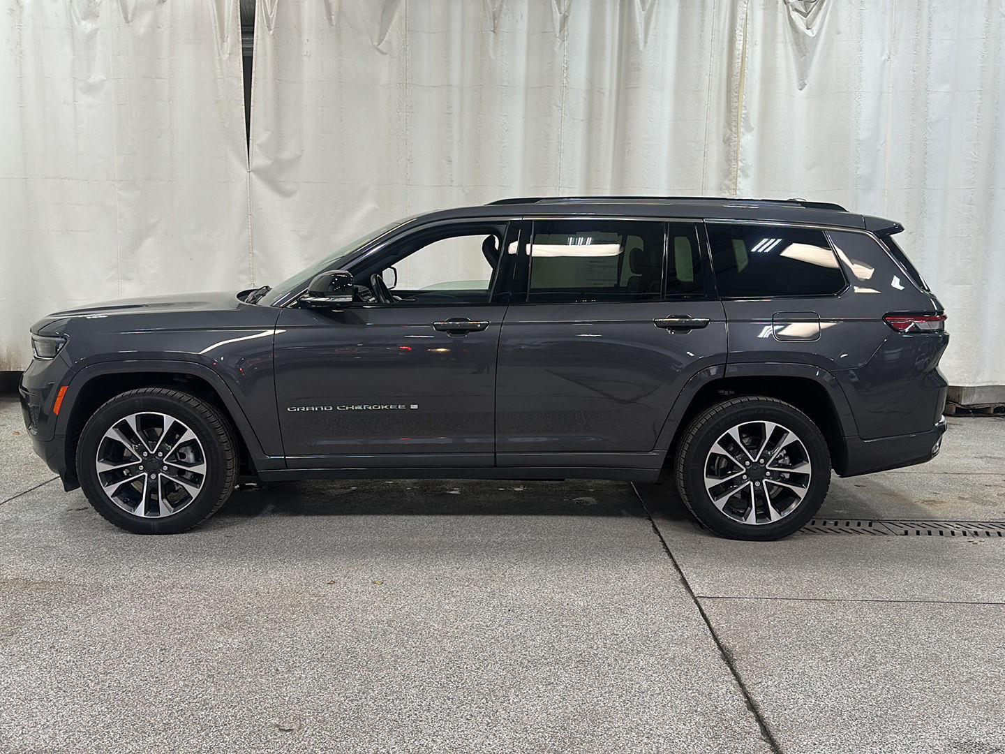 Certified 2022 Jeep Grand Cherokee L Overland with VIN 1C4RJKDG4N8571961 for sale in Waconia, Minnesota