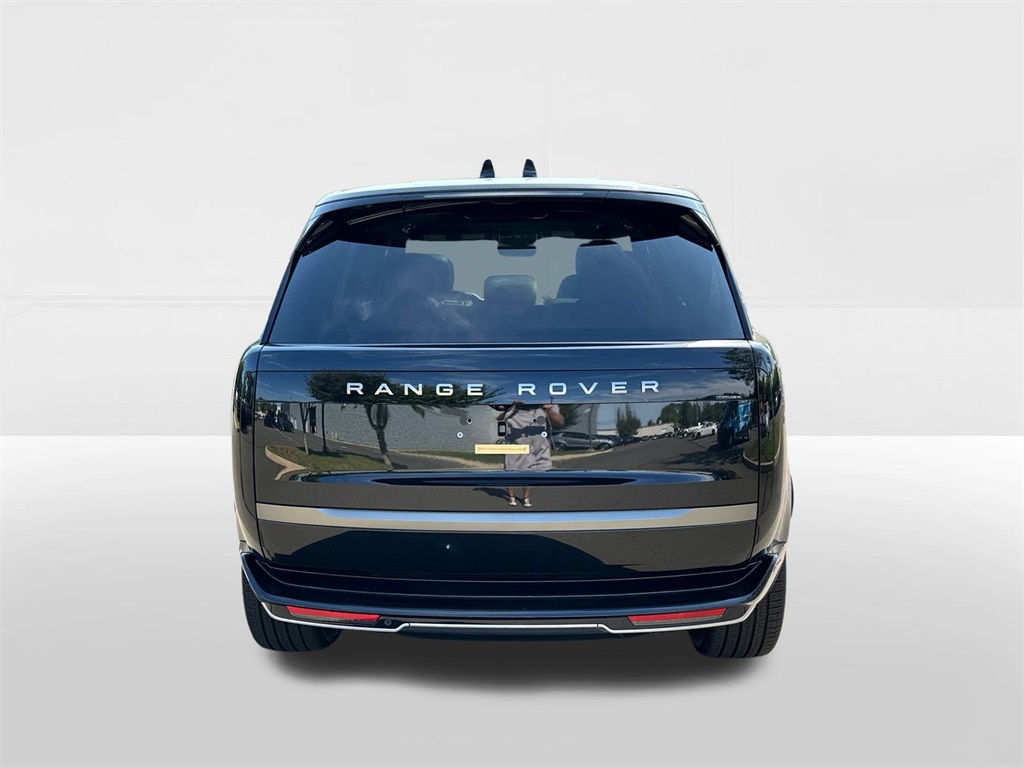 2025 Land Rover Range Rover SE photo 2