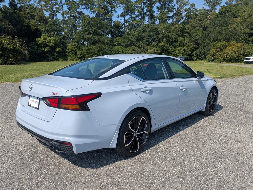 2025 Nissan Altima SR photo 2