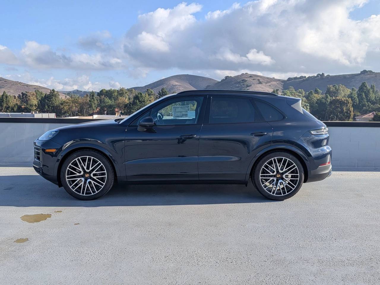 2026 Porsche Cayenne photo 2