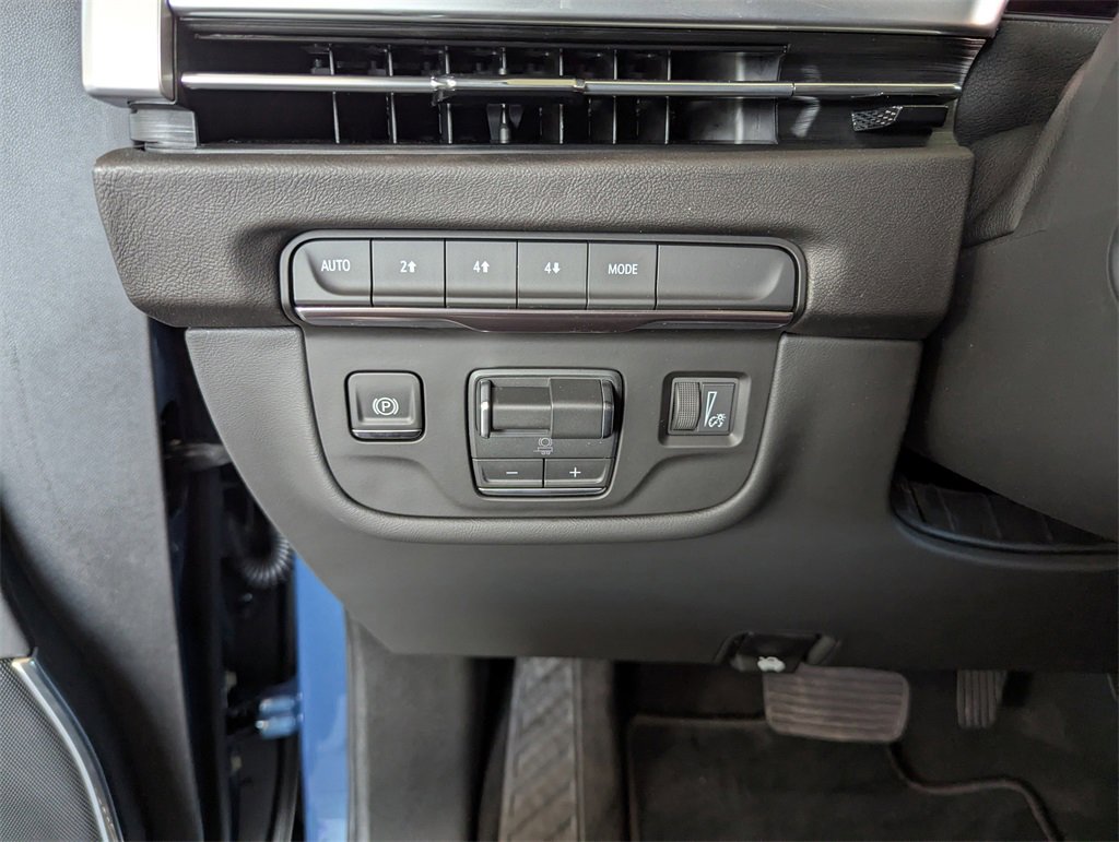 2025 Cadillac Escalade Premium Luxury photo 17