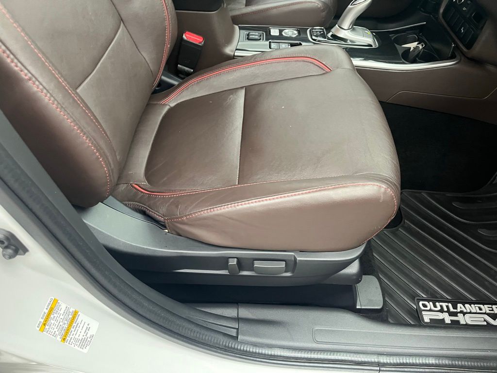 2018 Mitsubishi Outlander PHEV SEL photo 19