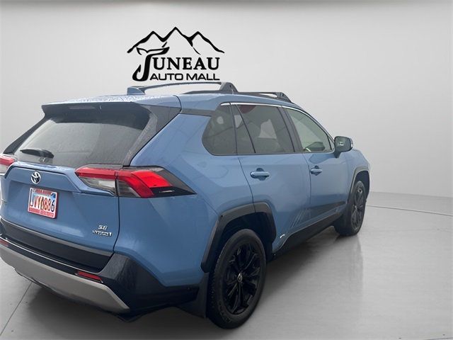 2022 Toyota RAV4 Hybrid SE photo 2