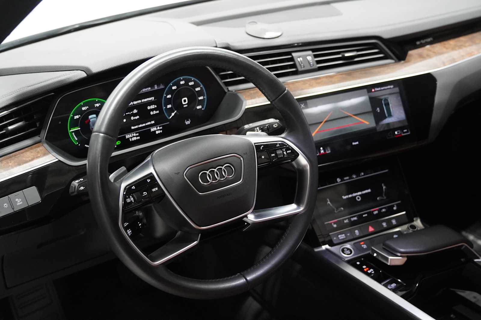 2021 Audi e-tron Premium photo 9