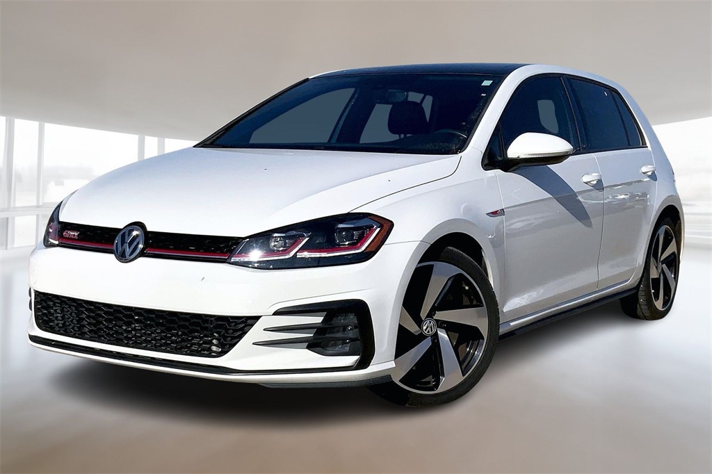 2020 Volkswagen Golf GTI SE's photo