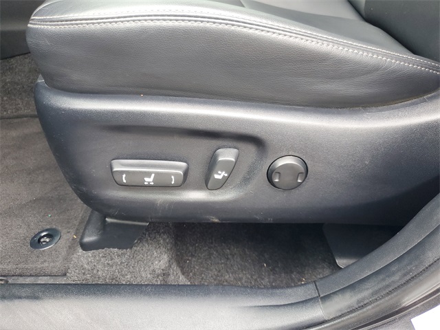 2017 Toyota Prius V Five photo 17