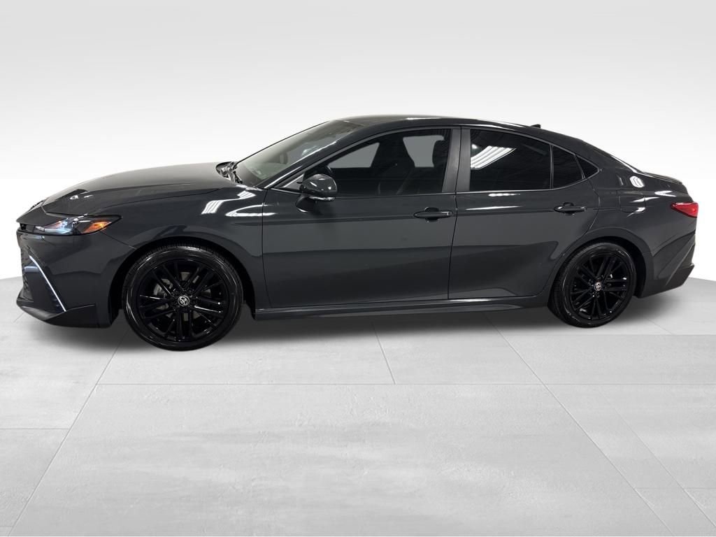 2025 Toyota Camry SE photo 4