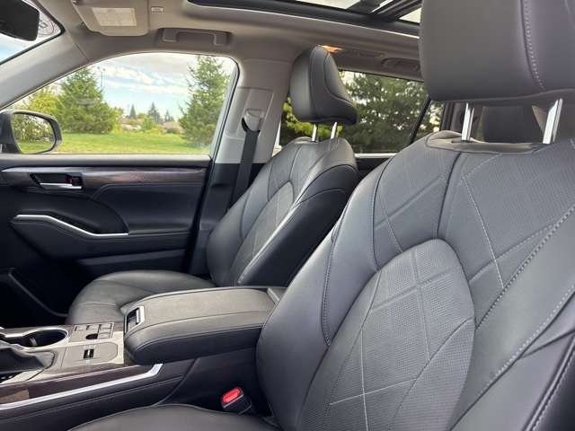 2023 Toyota Highlander Hybrid Platinum photo 14