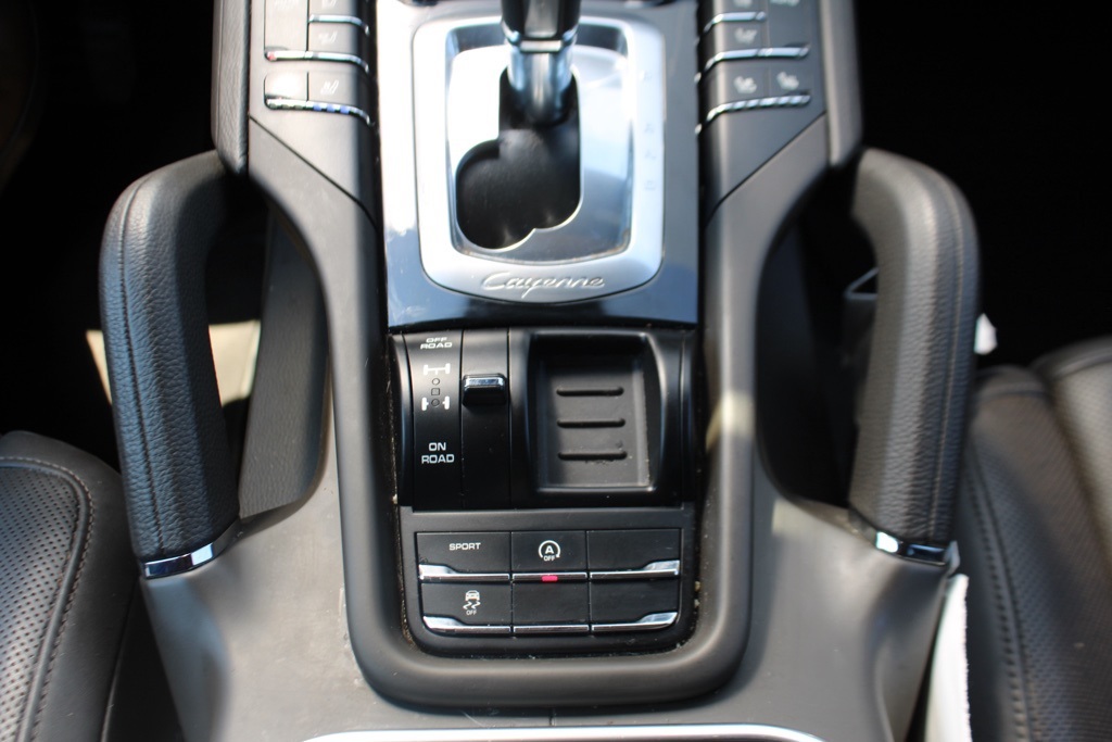 2017 Porsche Cayenne Platinum Edition photo 26
