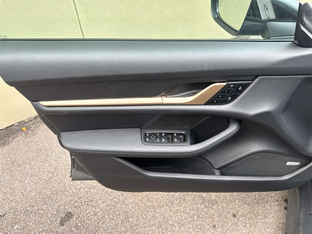 2025 Porsche Taycan 4S photo 20