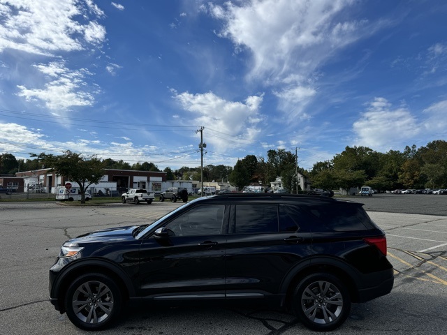 2023 Ford Explorer XLT photo 7