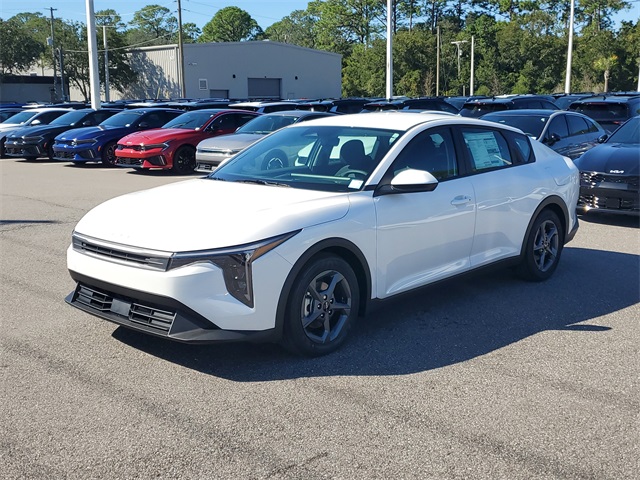 2025 Kia K4 LXS photo 3