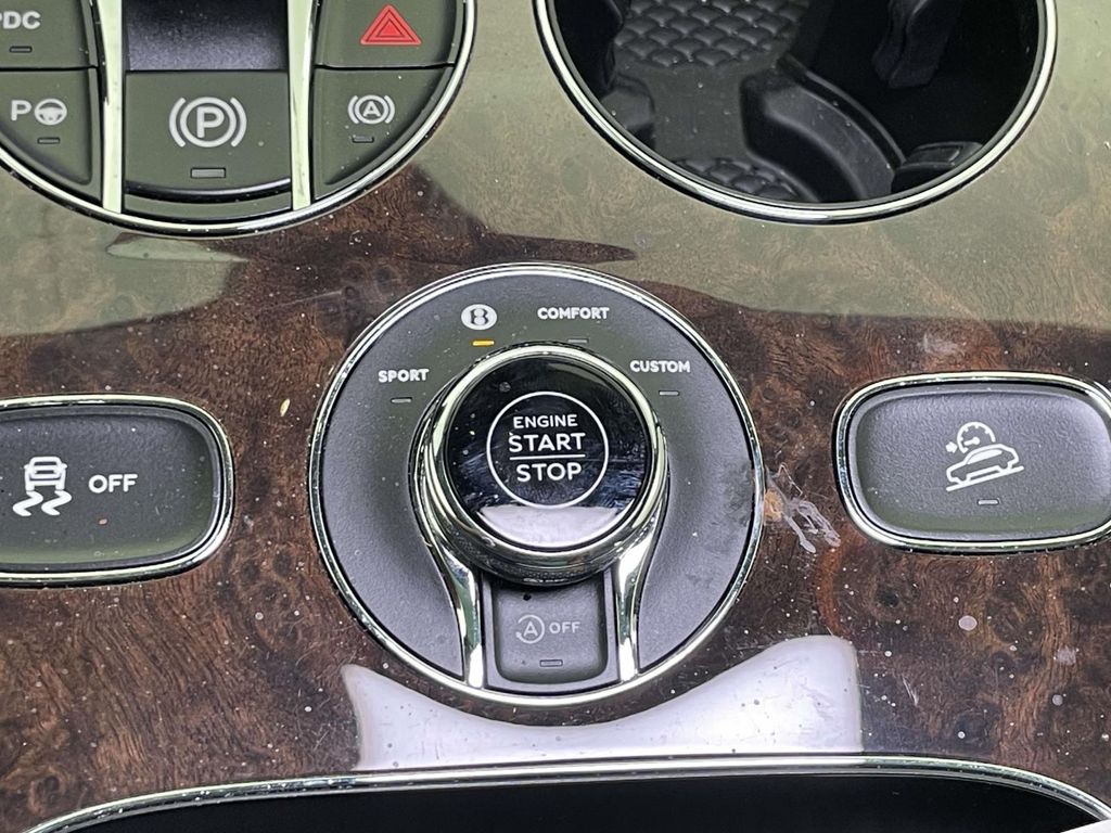 2022 Bentley Bentayga V8 photo 31