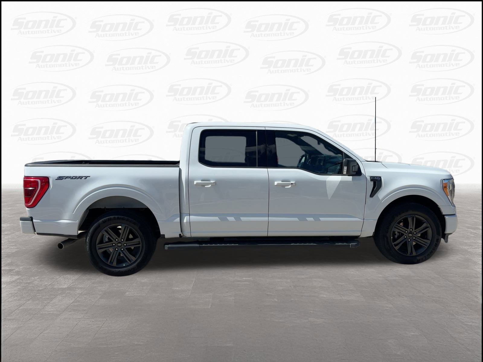 2023 Ford F-150 XLT photo 8