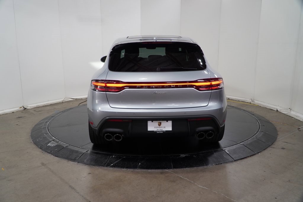 2024 Porsche Macan photo 3