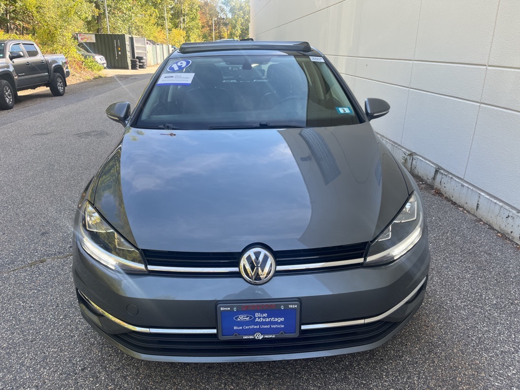 2019 Volkswagen Golf TSI SE photo 2