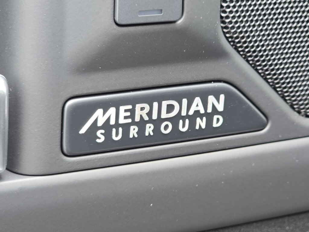 2025 Land Rover Defender 110 X-Dynamic SE photo 5