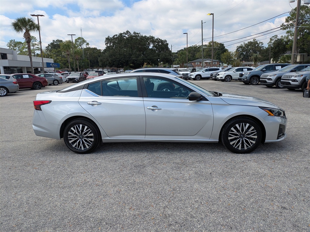 2024 Nissan Altima 2.5 SV photo 2