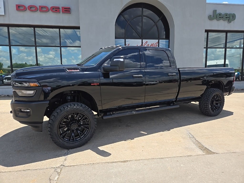 2025 Ram 2500 Tradesman photo 3