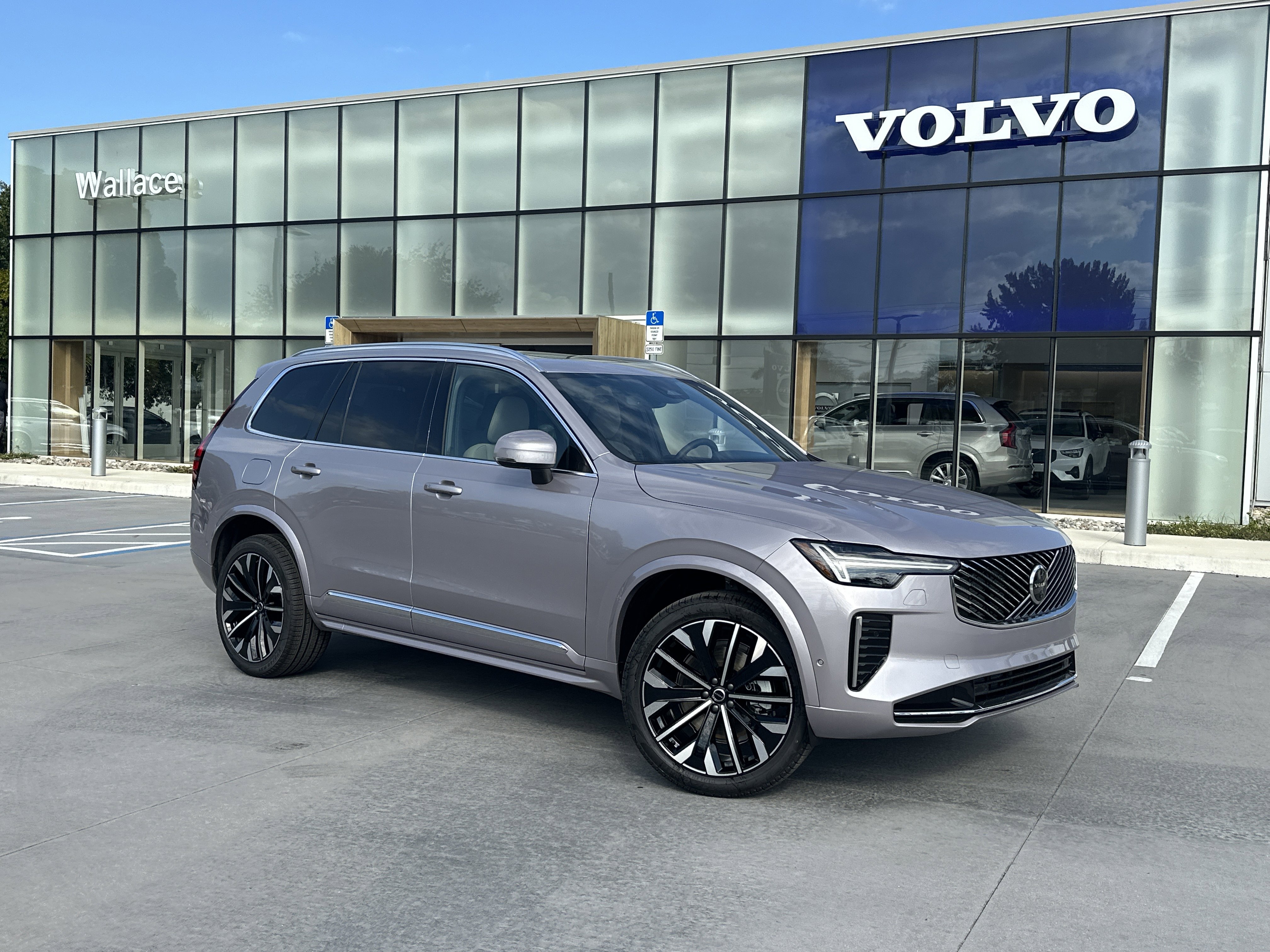 2026 Volvo XC90 Plus's photo