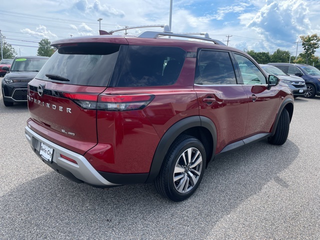 2023 Nissan Pathfinder SL photo 3