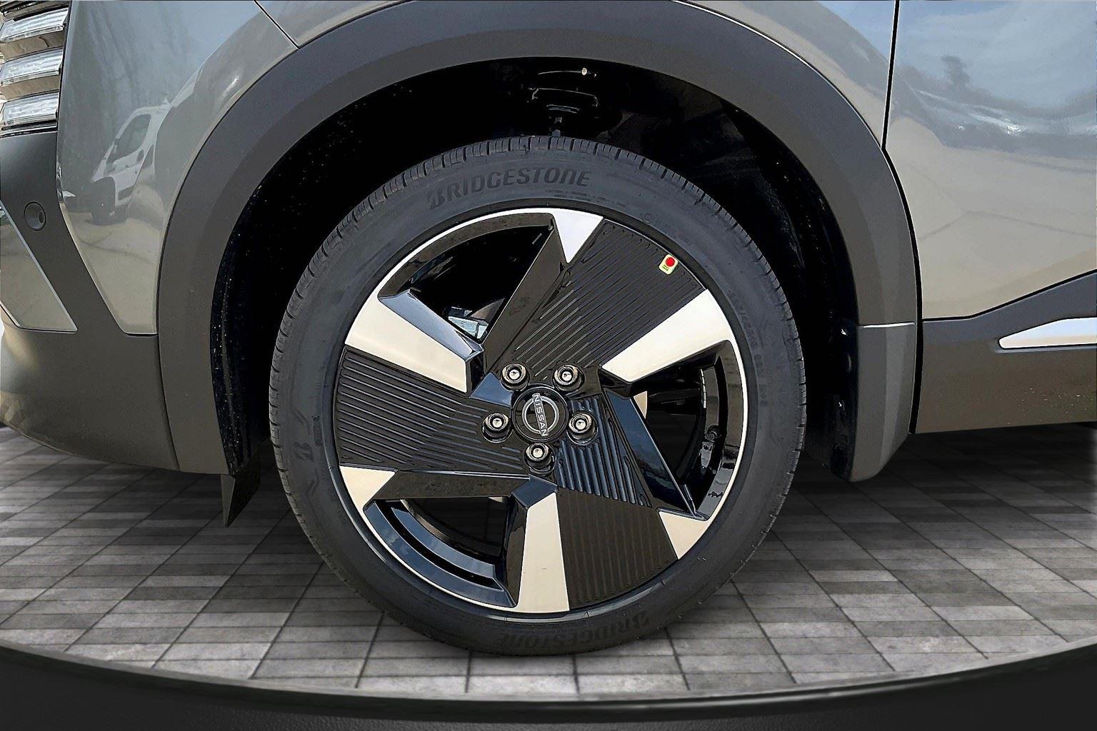2025 Nissan Kicks SR photo 11