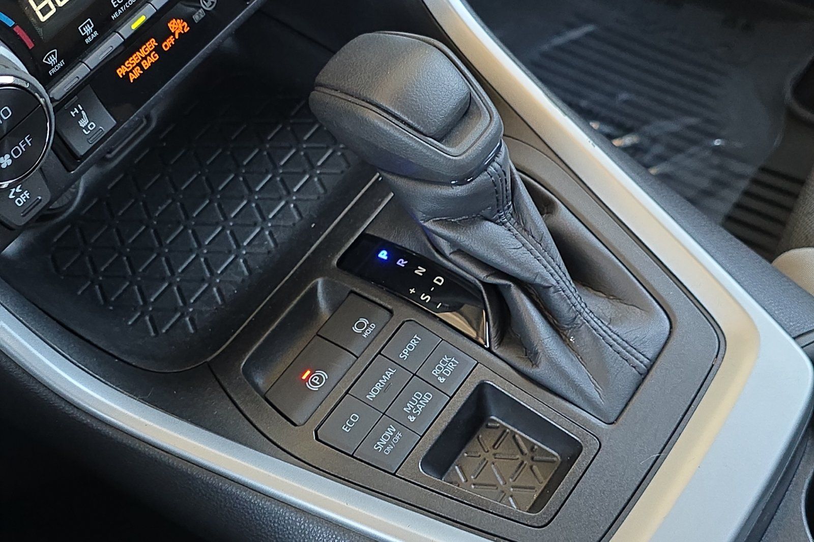 2021 Toyota RAV4 XLE photo 22