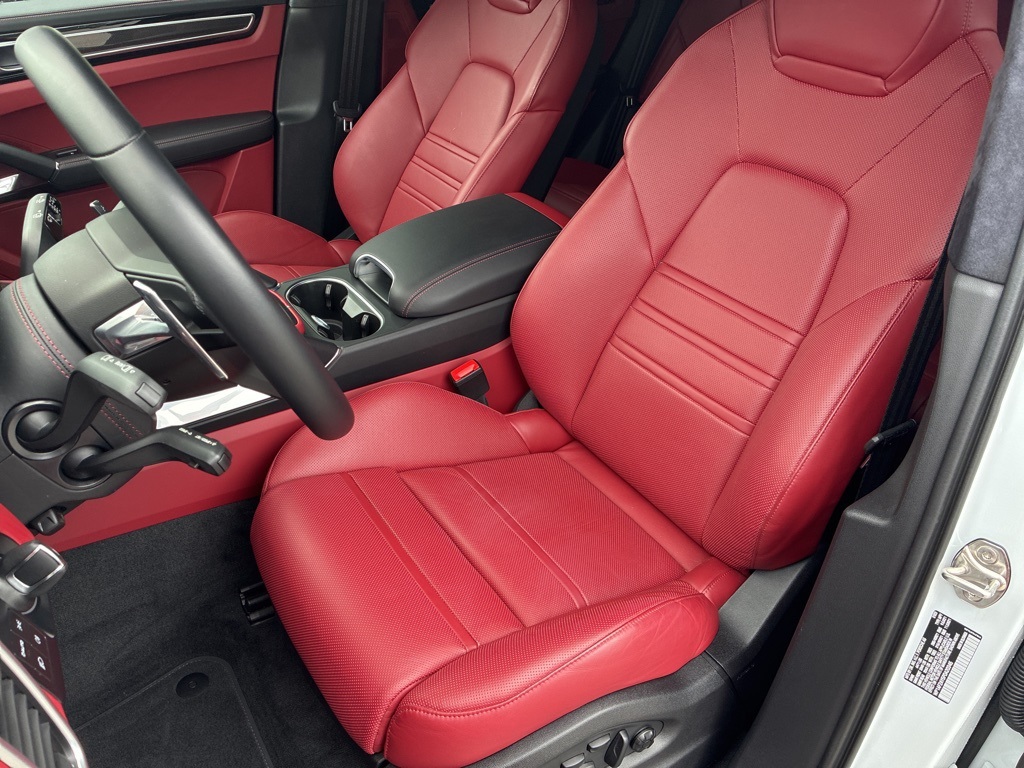 2023 Porsche Cayenne Turbo photo 5