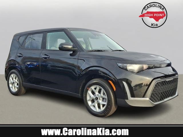 2025 Kia Soul LX's photo