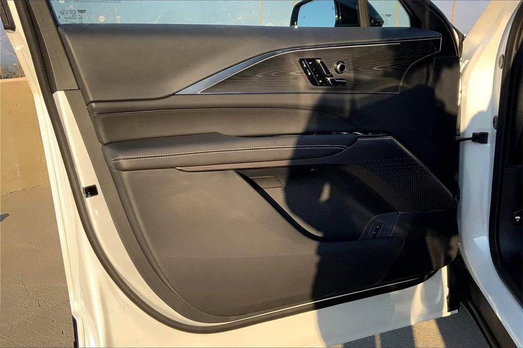 2025 Cadillac Lyriq Luxury photo 10