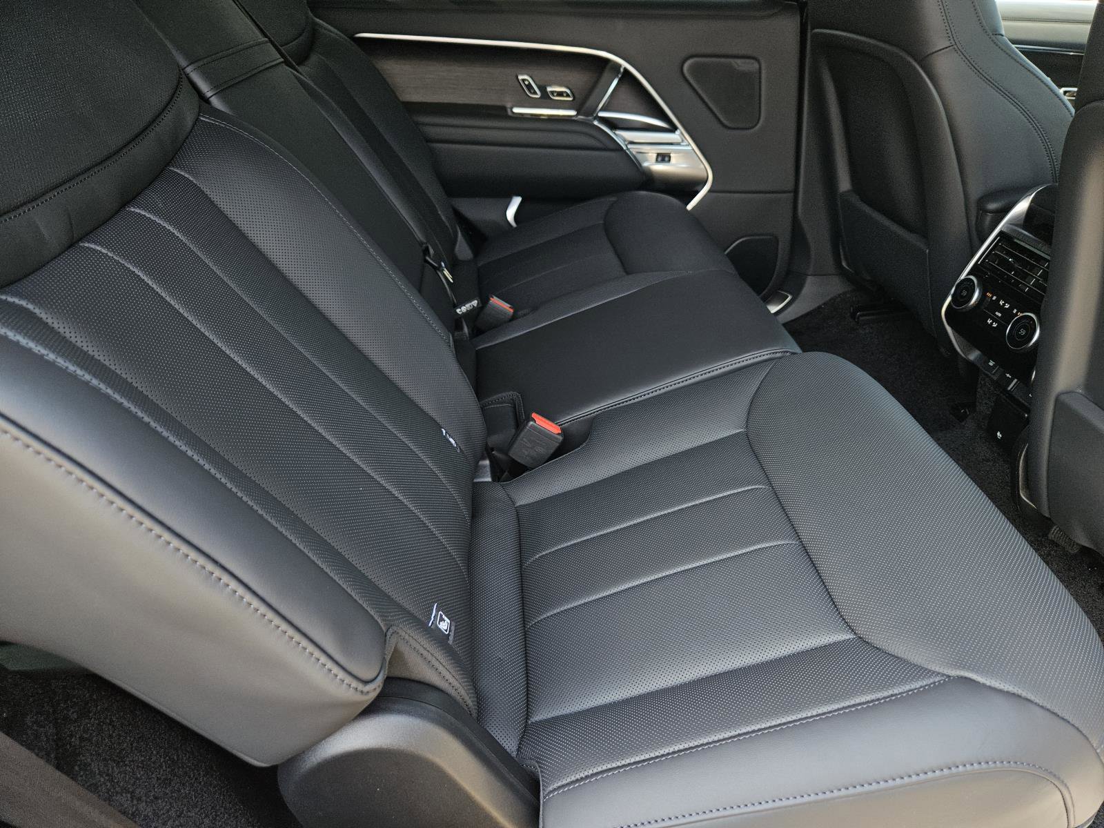 2025 Land Rover Range Rover SE photo 31