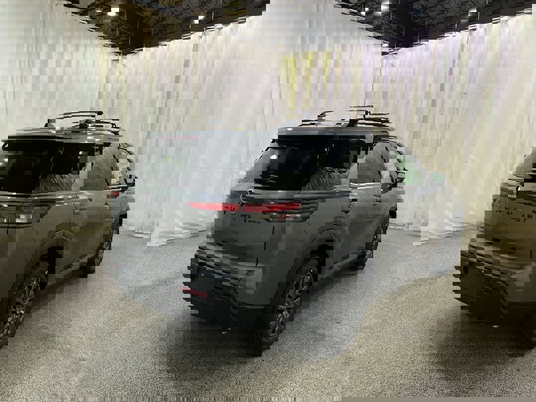 2025 Nissan Pathfinder SV photo 4