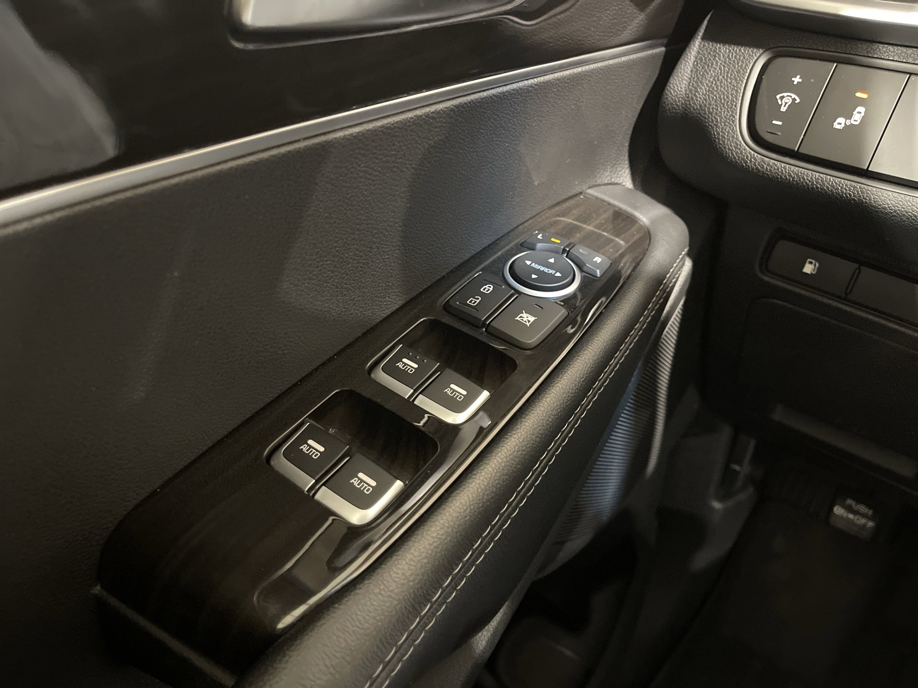 2020 Kia Sorento LX S photo 19