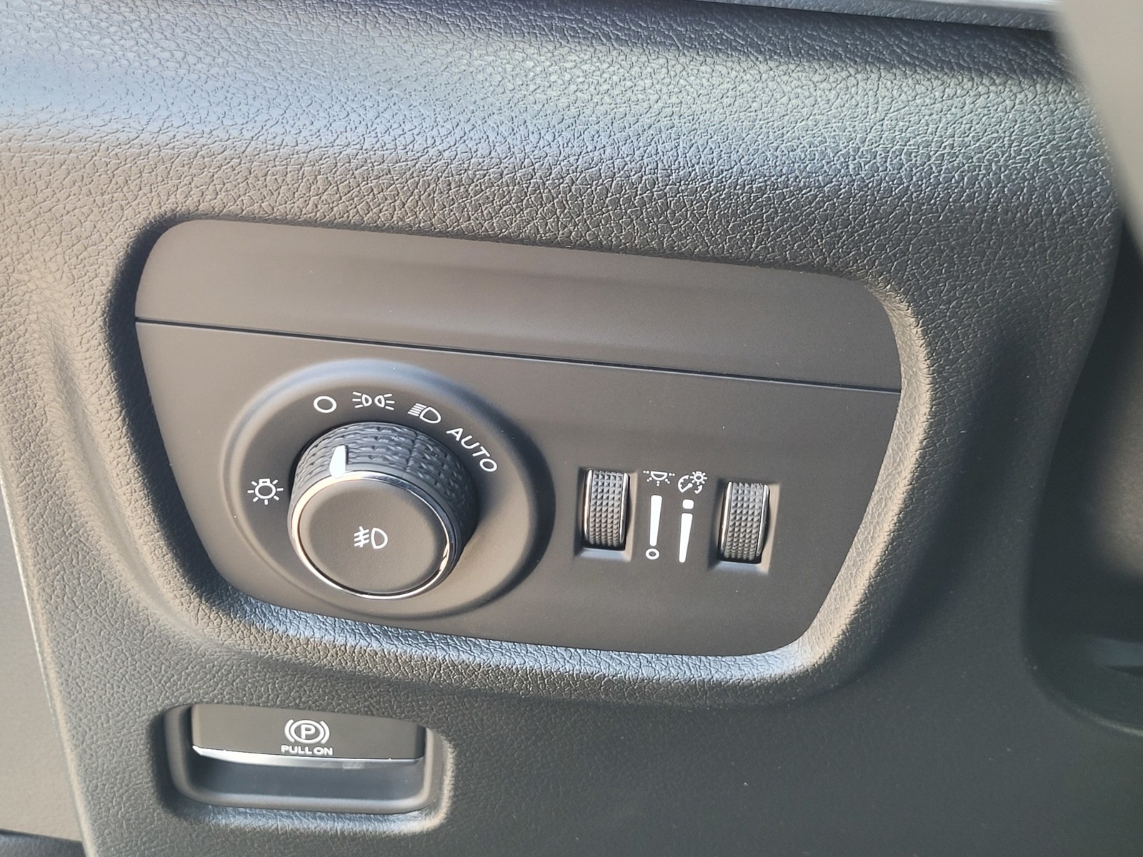 2025 Jeep Grand Cherokee Overland photo 22