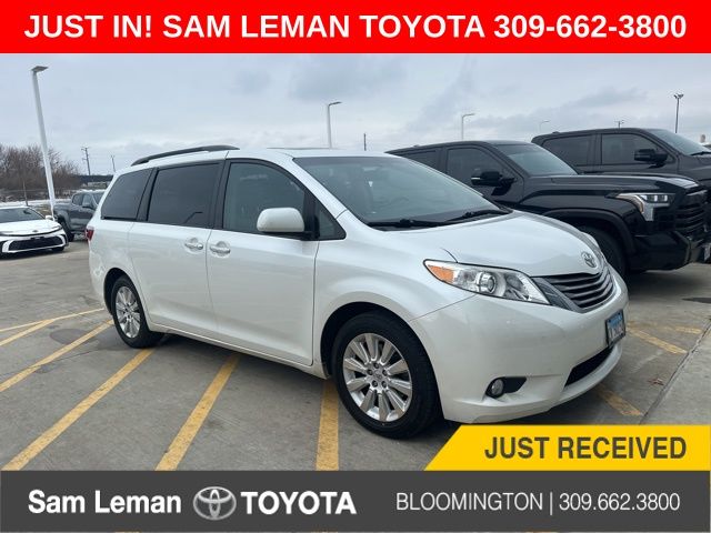 2015 Toyota Sienna XLE Premium's photo