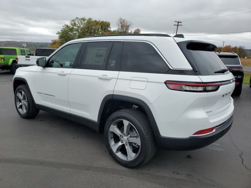 2025 Jeep Grand Cherokee Limited photo 3