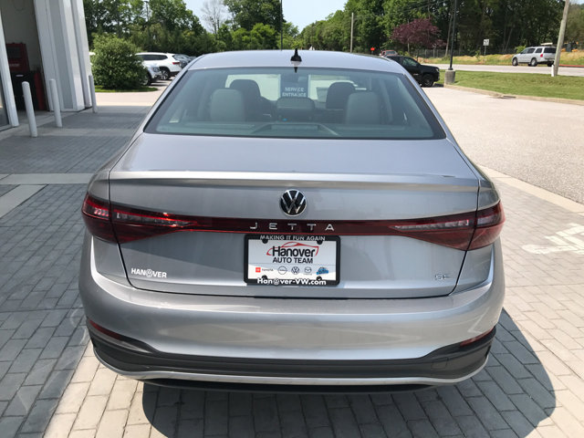 2025 Volkswagen Jetta SE photo 4