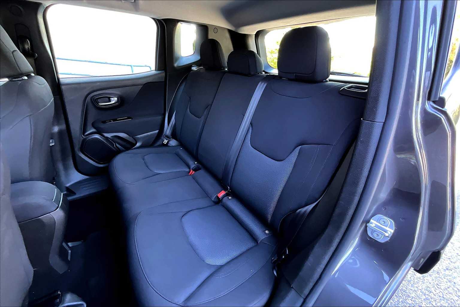 2021 Jeep Renegade Sport photo 18