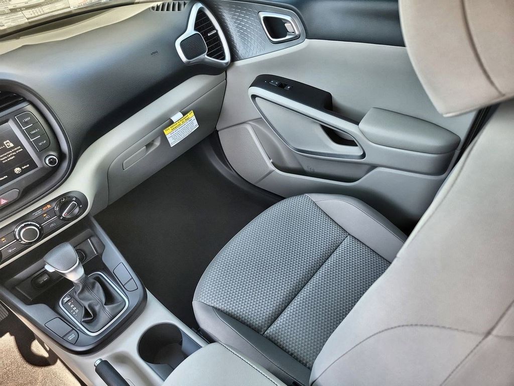 2025 Kia Soul LX S photo 14