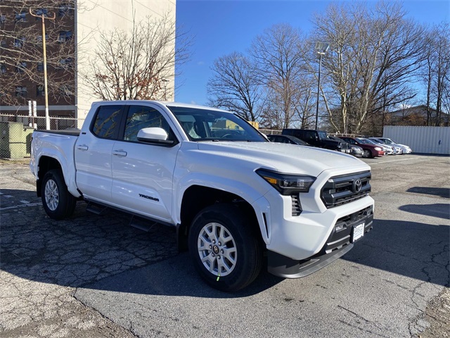 2025 Toyota Tacoma SR5's photo