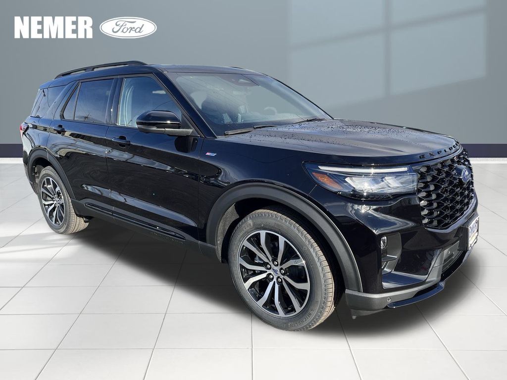2026 Ford Explorer ST-LINE's photo