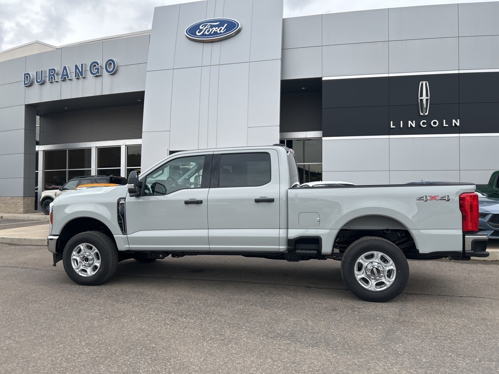 2025 Ford F-350 Super Duty XLT's photo