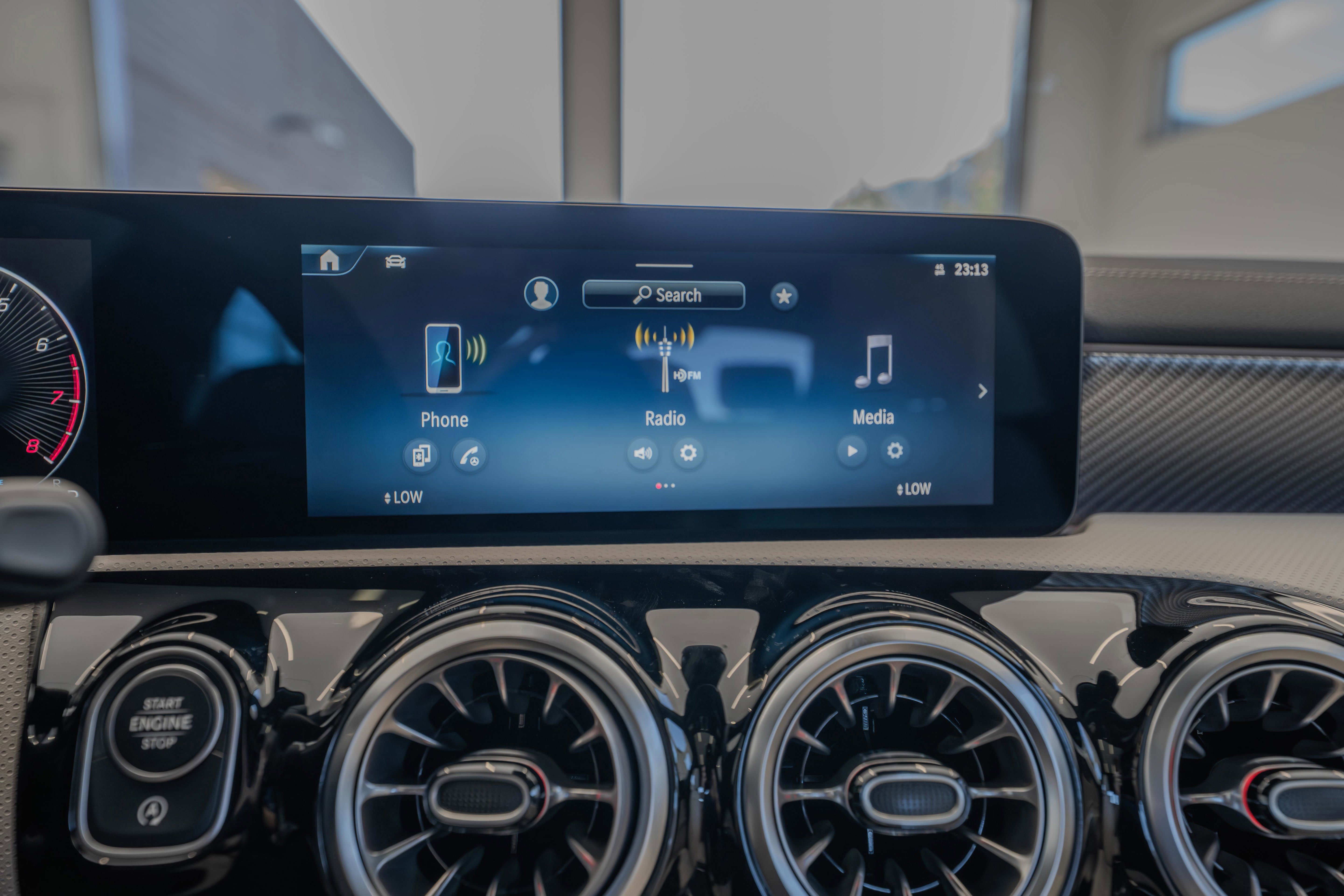 2025 Mercedes Benz CLA 250 4MATIC photo 2