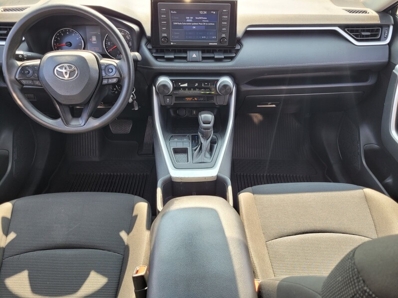 2022 Toyota RAV4 LE photo 4